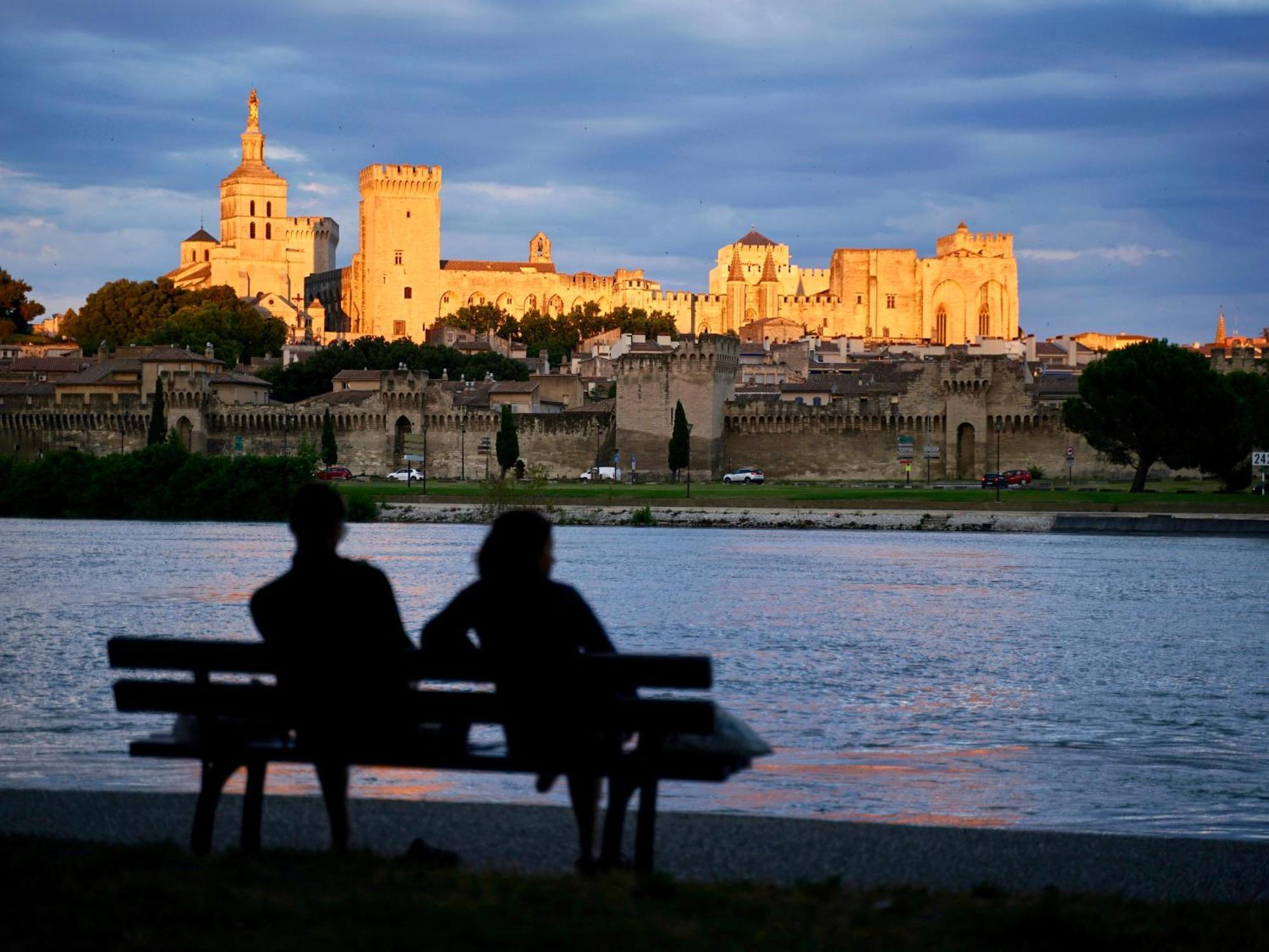 Le Petit Avignon - Chambres & Appartement A Deux Pas Du Pont D'Avignon Et Du Palais Des Papes Esterno foto